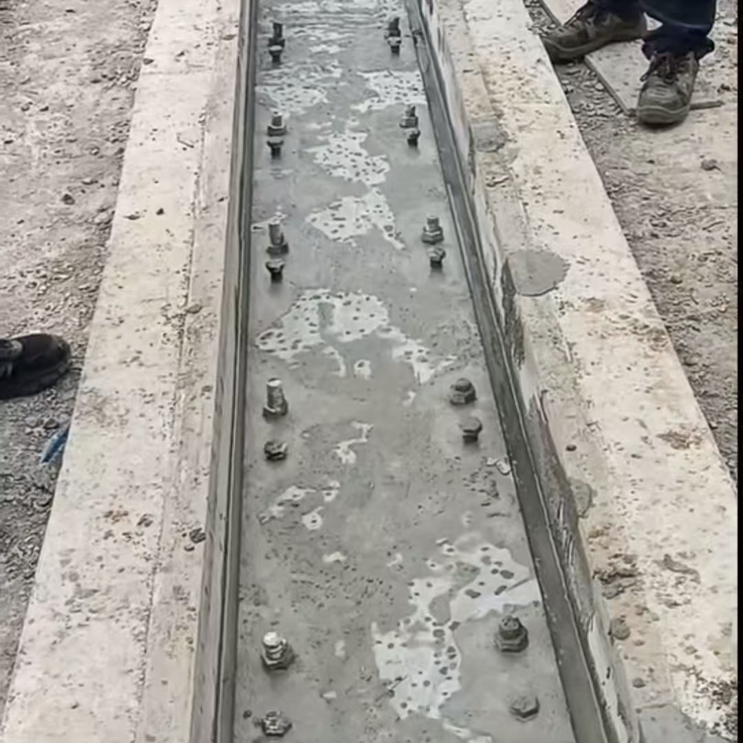 蓬溪港口码头起重机龙门吊重型机械设备稳固用早强快凝轨道胶泥